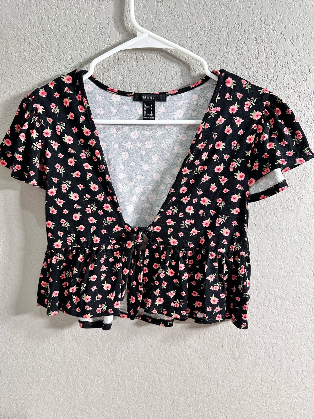Forever 21 Black‎ Floral Tie-Front Cropped Top